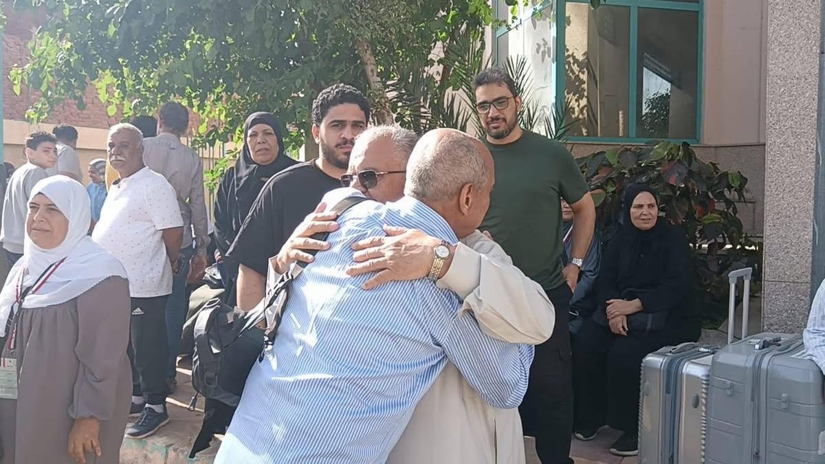 يا رايحين للنبي الغالي هنيالكم وعقبالى الإسماعيليةتودع فوج الحجاج