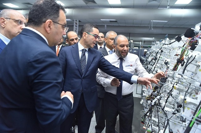 وزير الاستثمار والتجارة الخارجية يتفقد عدد من الشركات بالمنطقة الحرة بمدينة نصر