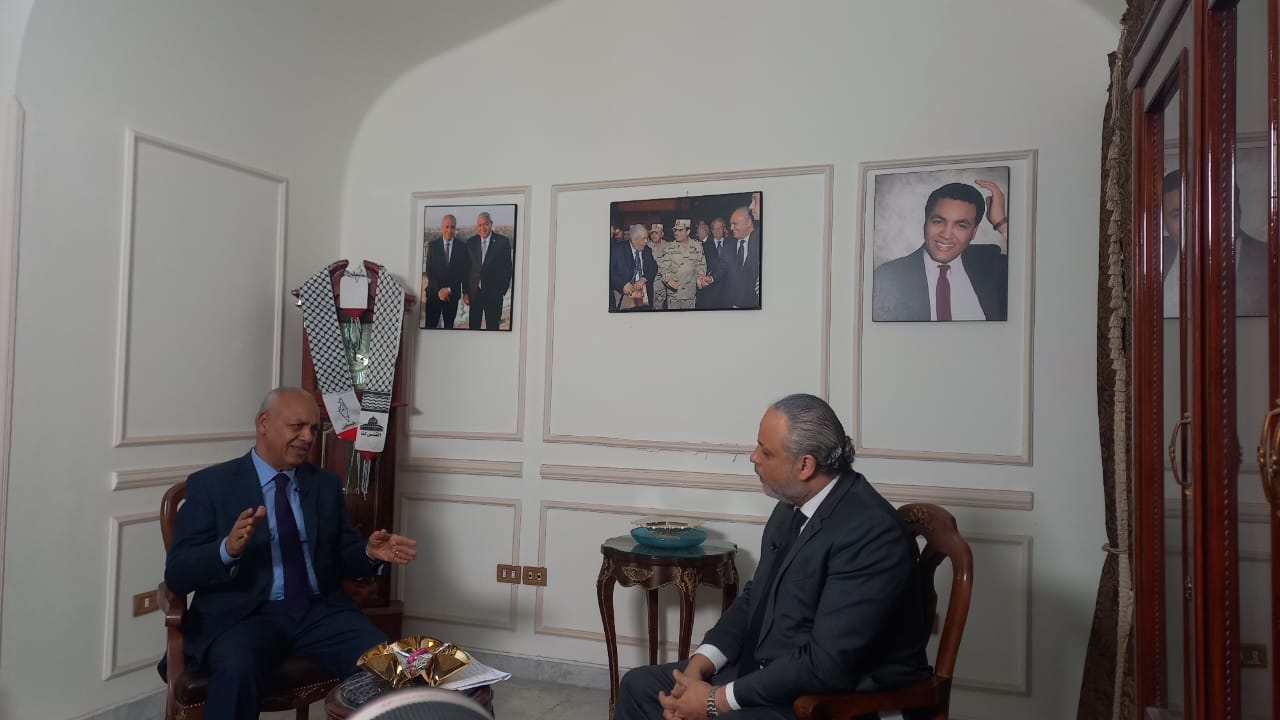 تامر عبدالمنعم يعود للإعلام في برنامج "العاصمة"