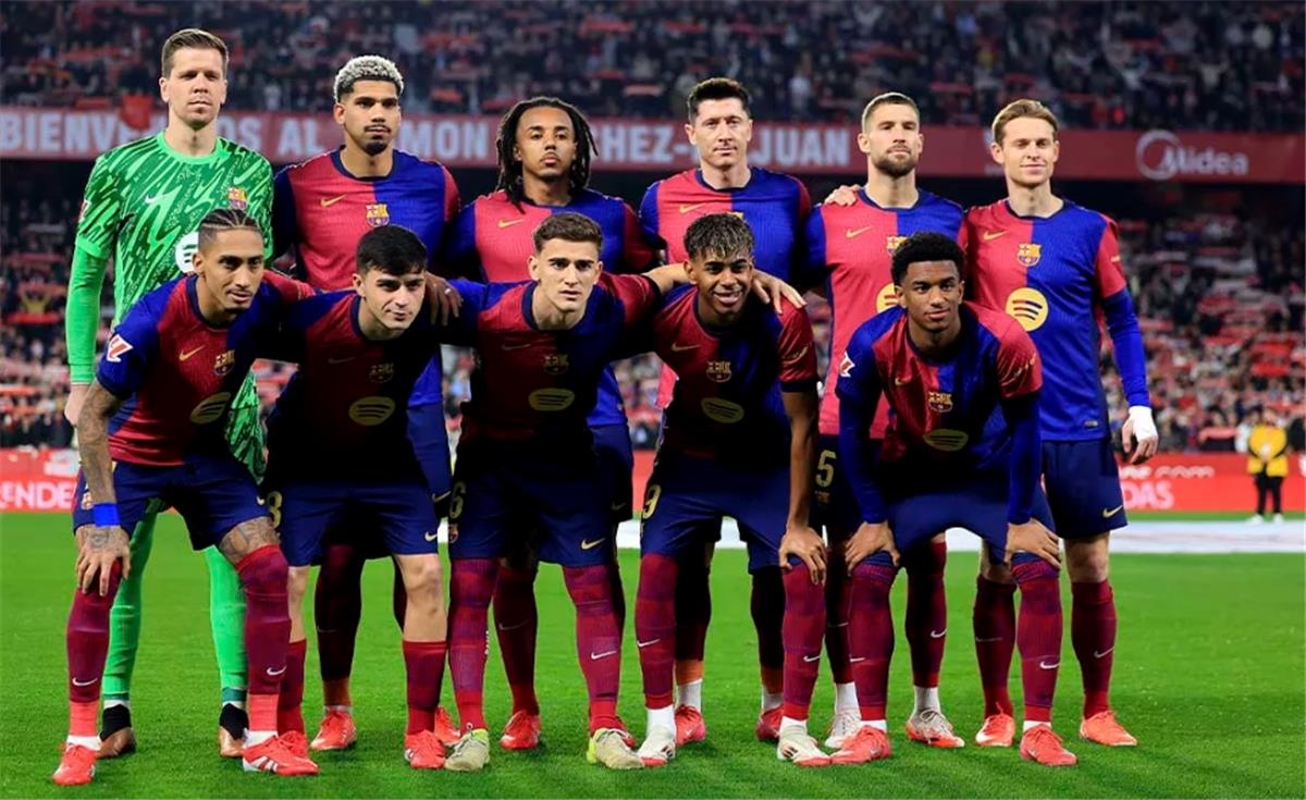 فليك يعلن تشكيل برشلونة لمواجهة ريال سوسيداد