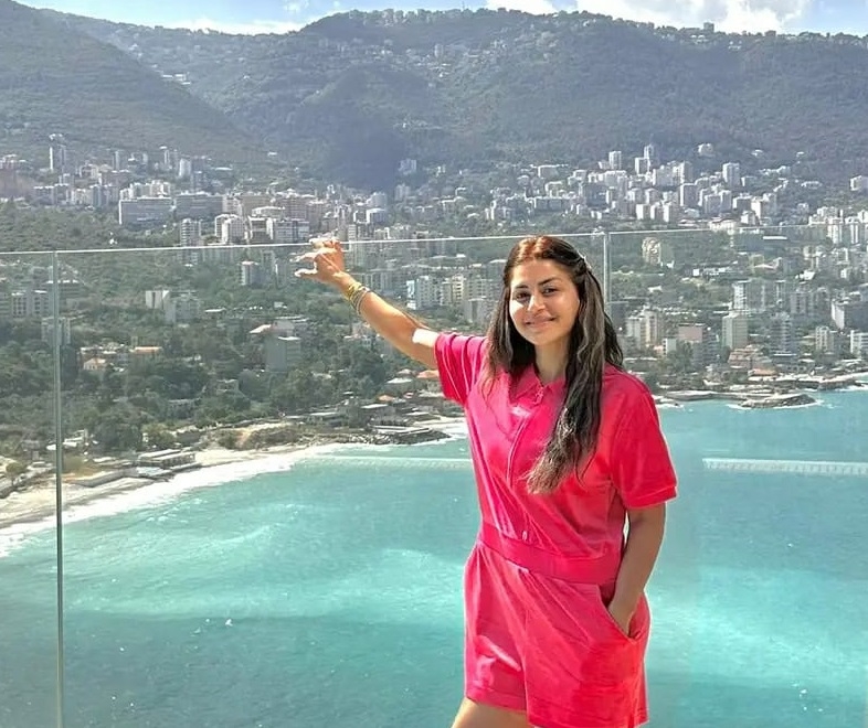 "طبيعة ساحرة".. منة فضالي تستمتع بالإجازة الصيفية في لبنان .. صور