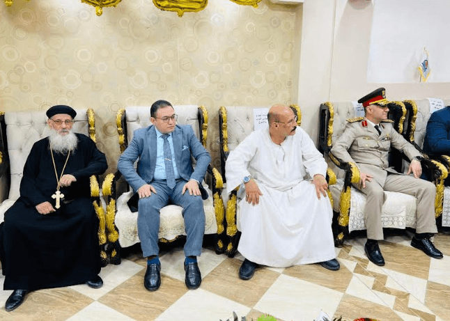 محافظ قنا يقدم التهنئة لأقباط دشنا بمناسبة عيد القيامة المجيد
