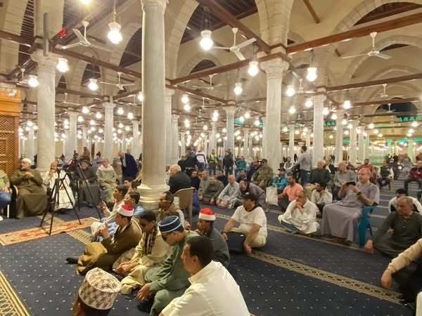 مجالس منتظمة للصلاة على النبىﷺ سعياً لنشر القيم النبوية