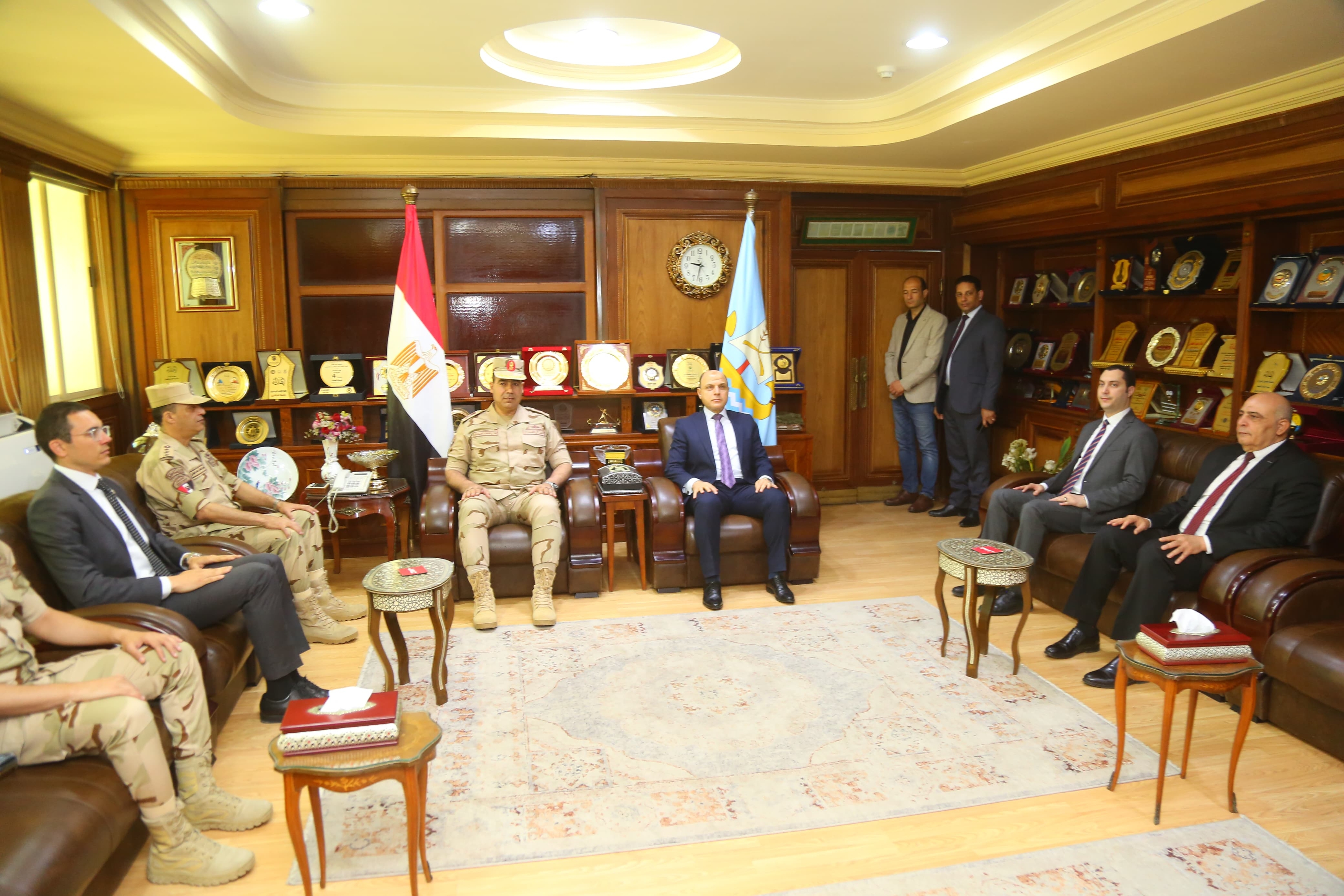 محافظ كفرالشيخ يستقبل قائد قوات الدفاع الشعبي والعسكري