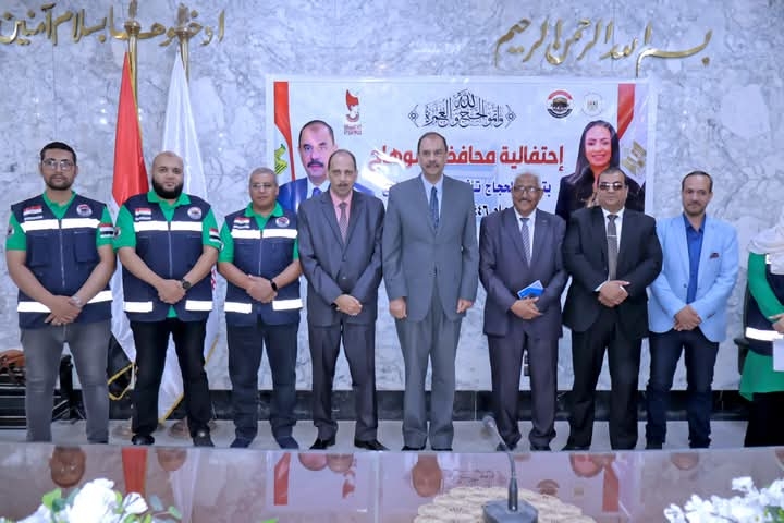 "سراج" يسلم تأشيرات وتذاكرالحج للفائزين بقرعة حج الجمعيات الاهلية