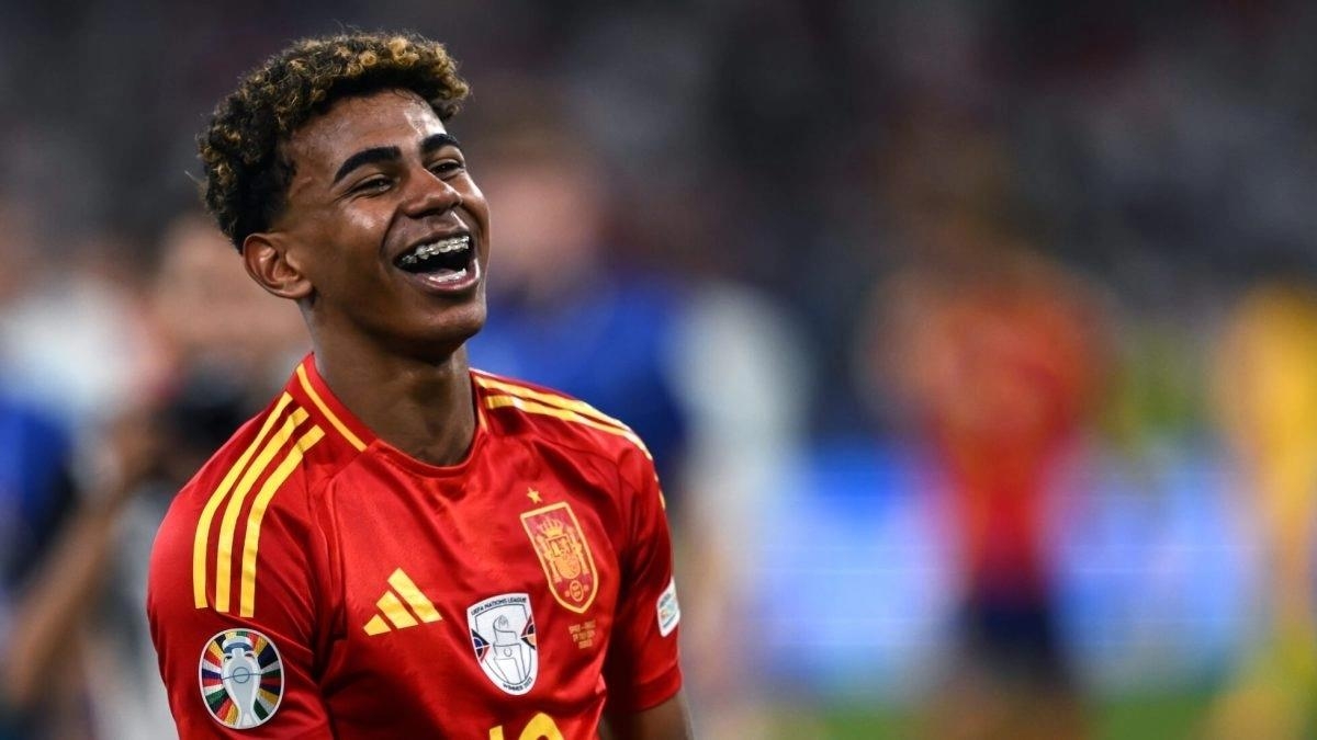 الصيام يتسبب فى خروج لامين يامال من تدريبات منتخب إسبانيا .. شاهد
