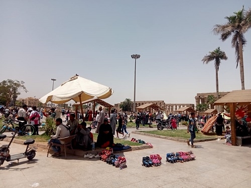 الكورنيش والأندية والحدائق والجزرالنيلية كاملة العدد فى شم النسيم