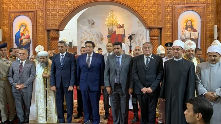 يقدمون التهنئة للأخوة الأقباط بمناسبة عيد القيامة المجيد.