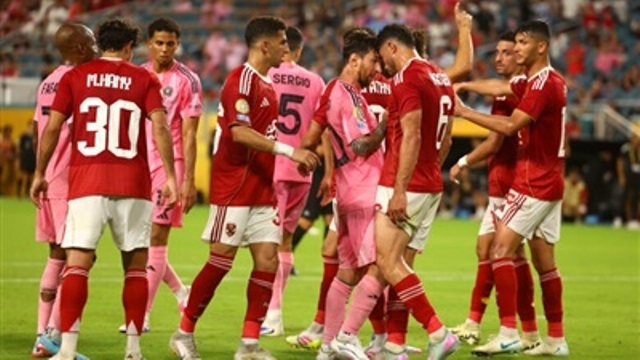 بديل معلول.. نادِ أوروبي يزاحم الأهلي على ضم ظهير دينامو بوخارست