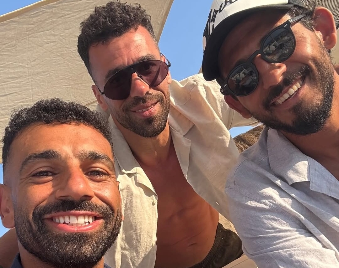 شاهد.. محمد صلاح رفقة عبدالله السعيد وحجازي أثناء الأجازة الصيفية
