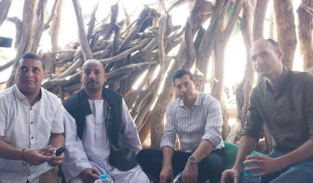 صبحي يشارك شباب "يلا كامب" في رحلة بيئية إلى محمية جبل علبة