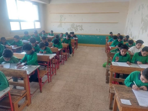 بهدوء تام.. انطلاق امتحانات الفصل الدراسي الثاني لصفوف النقل بالسويس