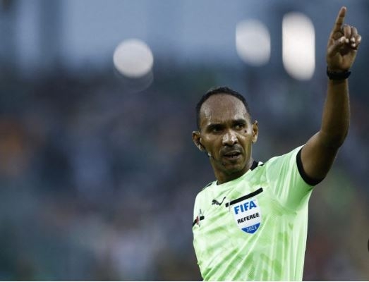 السوداني محمود إسماعيل حكما لمباراة بيراميدز و صن داونز