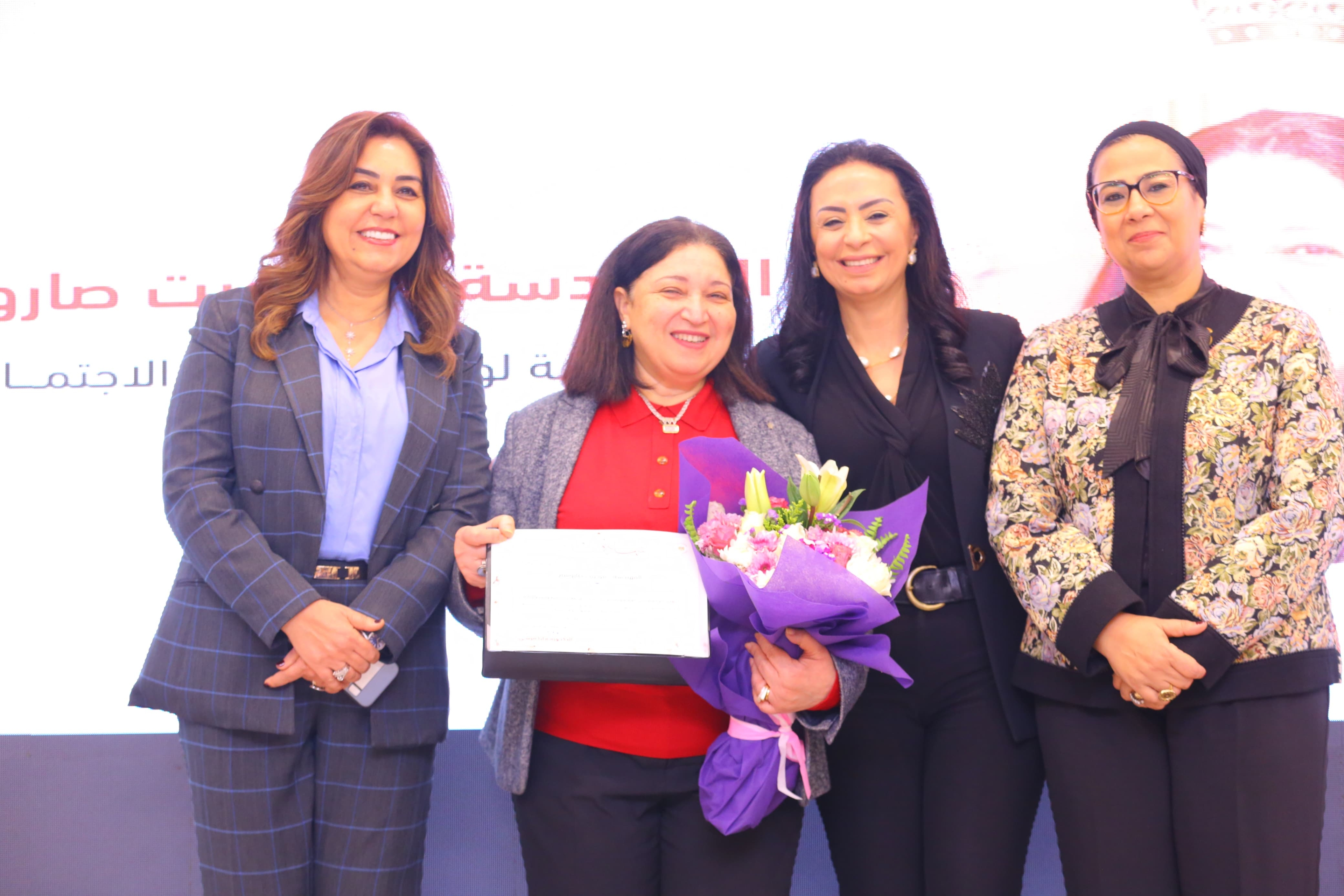 وزيرة التضامن تكرم مرجريت صاروفيم ومها هلالي باحتفالية الأمهات المثاليات