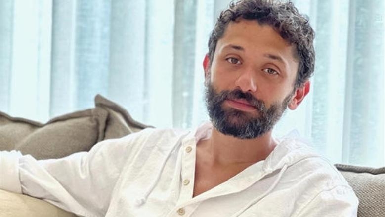كريم محمود عبدالعزيز يكشف عن موقف مؤثر بعد وفاة والده