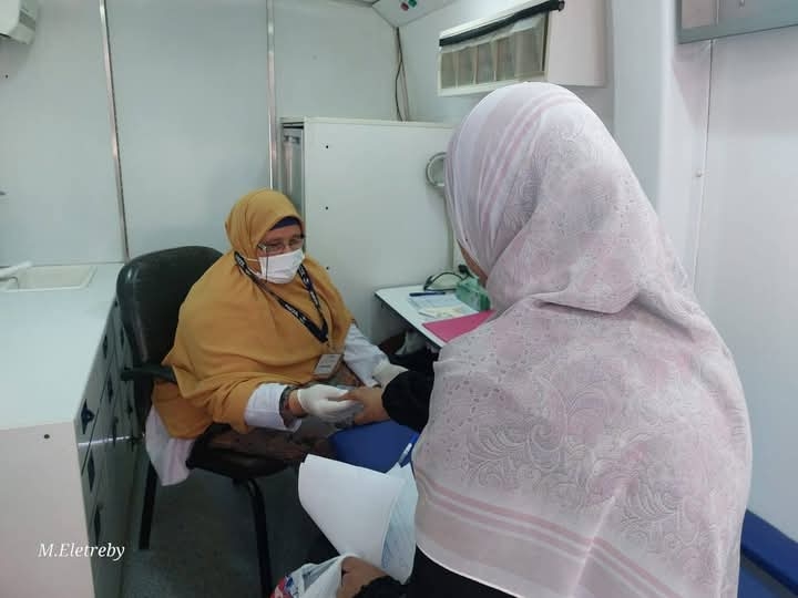 علاج ١٤٦٠ مواطنا بالمجان في قافلة طبية بدمياط