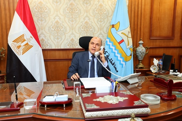 في اتصال هاتفي .. محافظ كفرالشيخ يهنئ أوائل الشهادة الإعدادية