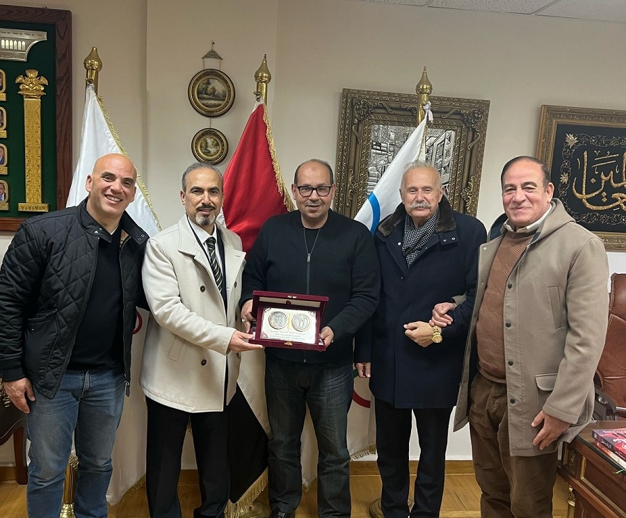 إدريس يستقبل رئيس الاتحاد القطري للشراع والتجديف بمقر اللجنة الأولمبية