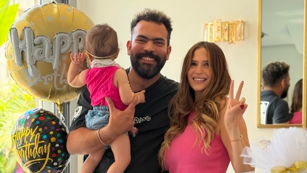 خالد عليش يحتفل بعيد ميلاده برفقة زوجته وابنته عاليا