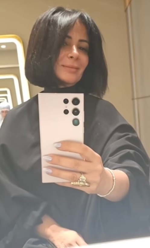 منى زكي تخطف الأنظار فى نيو لوك جديد
