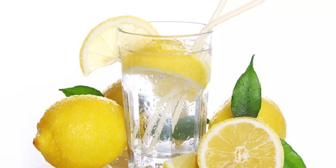 متى يتحول شرب الماء بالليمون إلى خطر صحي؟