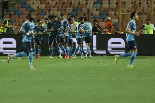طاقم تحكيم مباراة بيراميدز وصن داونز