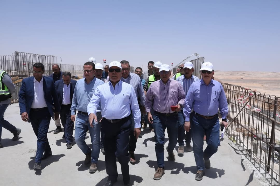 الفريق كامل الوزير يتفقد مشروع ازدواج طريق ديروط. أسيوط