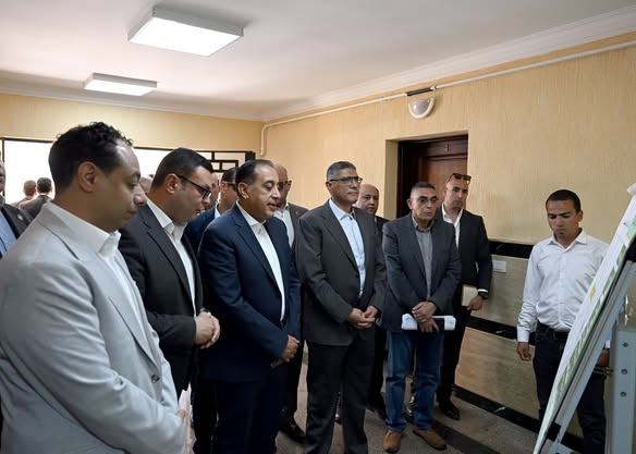 وزير النقل يتفقد مواقع العمل بالخط الثاني للقطار الكهربائي السريع من المنيا حتى سوهاج