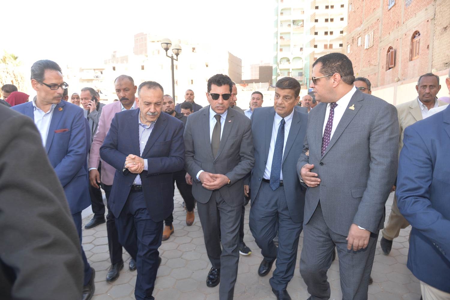 محافظ أسيوط ووزير الشباب والرياضةيتفقدان أعمال تطوير مركز التنمية