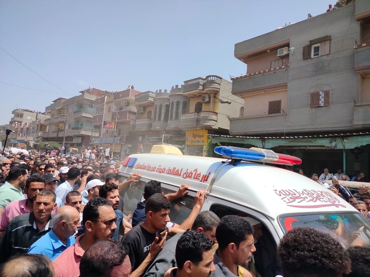المئات في الدقهلية يشاركون في جنازة القاريء الشيخ السيد سعيد