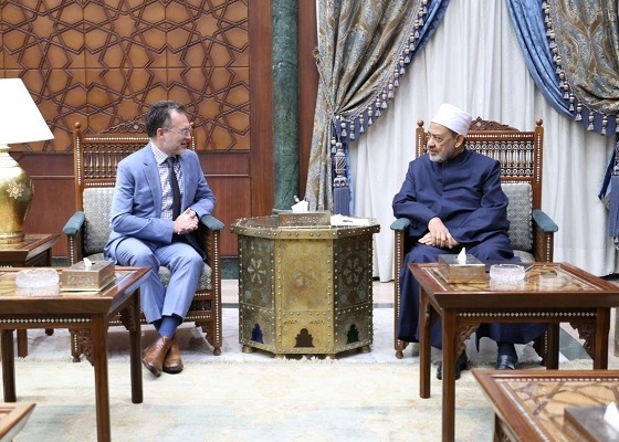 شيخ الأزهر يستقبل سفير كندا بالقاهرة لبحث سُبُل تعزيز التعاون