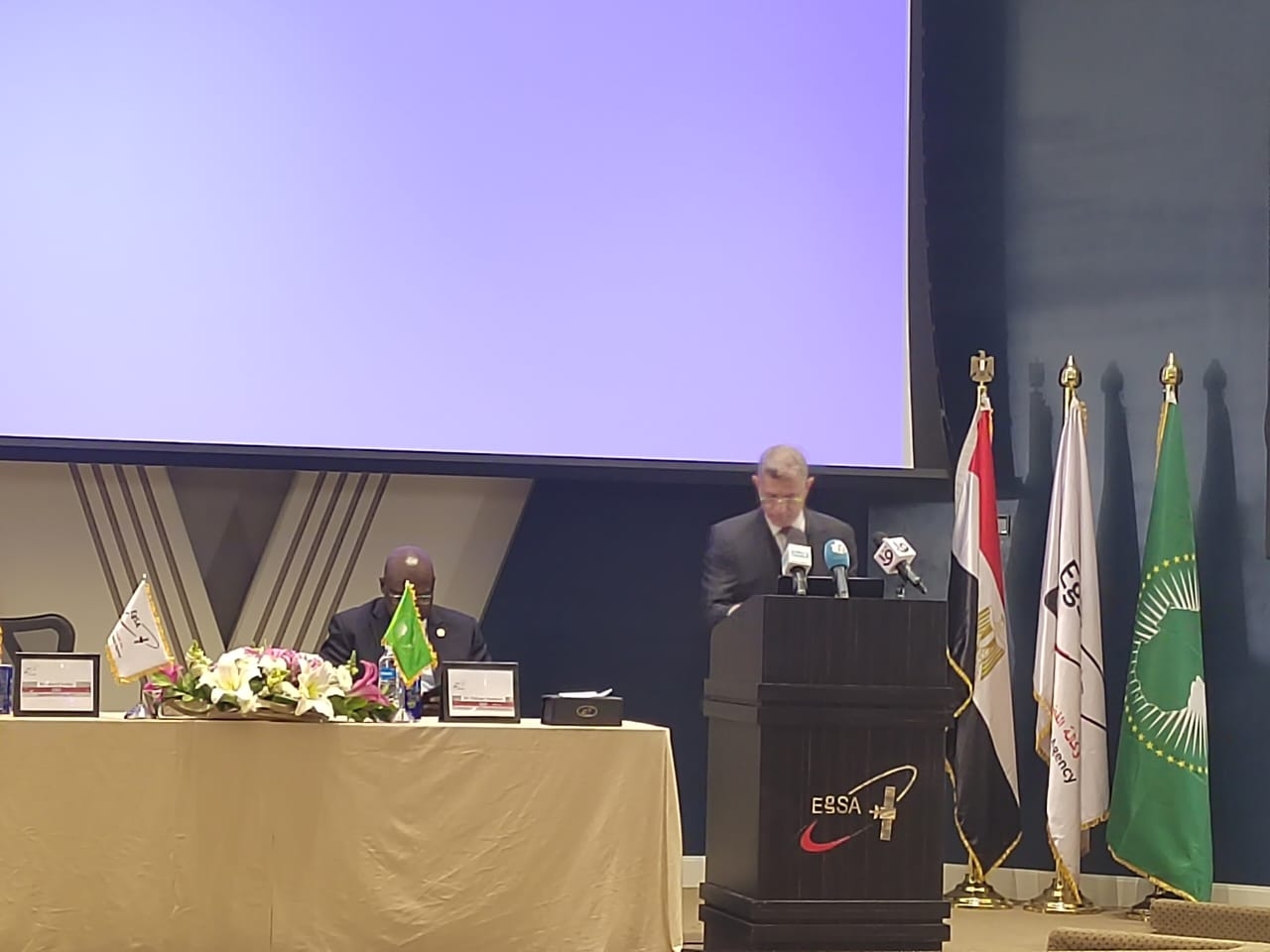مصر تستعد لإطلاق قمرين صناعيين لرصد تأثير التغيرات المناخية