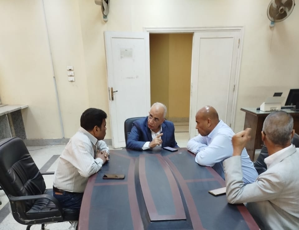 سكرتير عام محافظة الأقصر يتابع أعمال ملف التصالح بمدينة الزينية