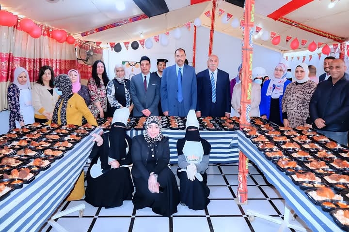 محافظ سوهاج يتفقد فعاليات مبادرة مطبخ المصرية بإيد بناتها