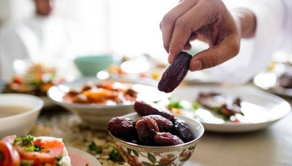 أهمية تناول التمر في شهر رمضان