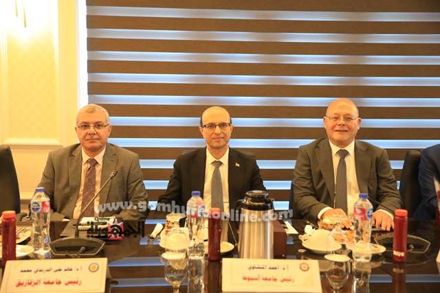 رئيس جامعة أسيوط يشارك باجتماع المجلس الأعلى للجامعات بالغردقة
