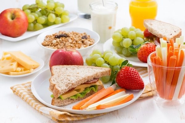 10 وصفات شهية وسريعة للإفطار الصحي