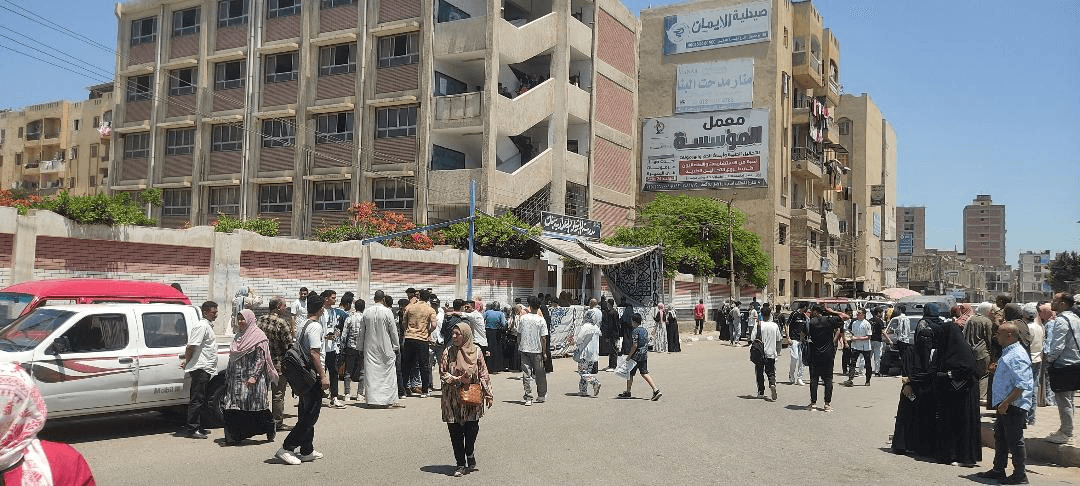 فى ثانوية البحيرة