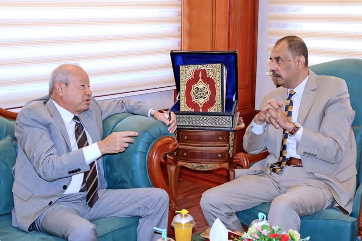 محافظ سوهاج يستقبل المهندس نجيب ساويرس لمناقشة مشروع " دار وسلامة