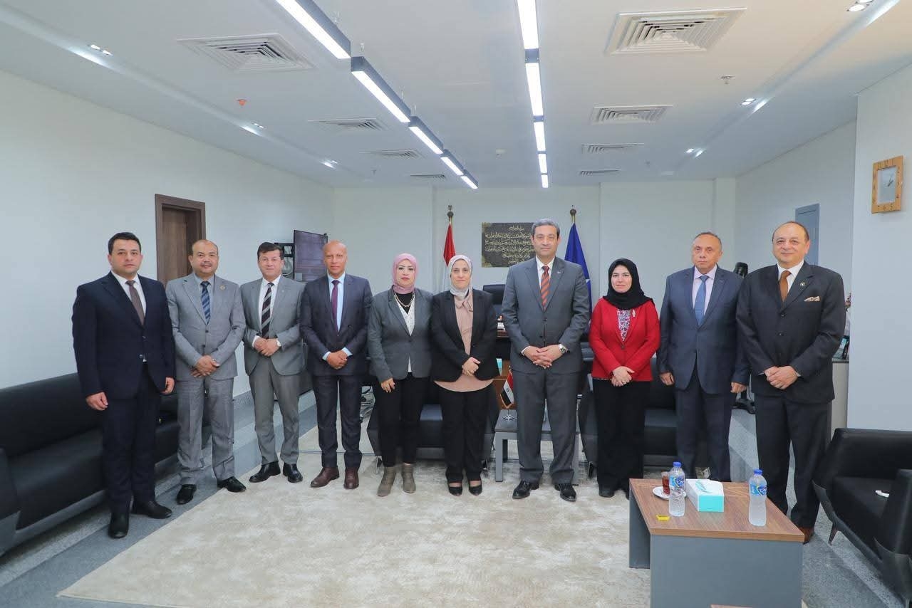 محافظ دمياط ورئيس معهد علوم البحار يوقعان بروتوكول تعاون