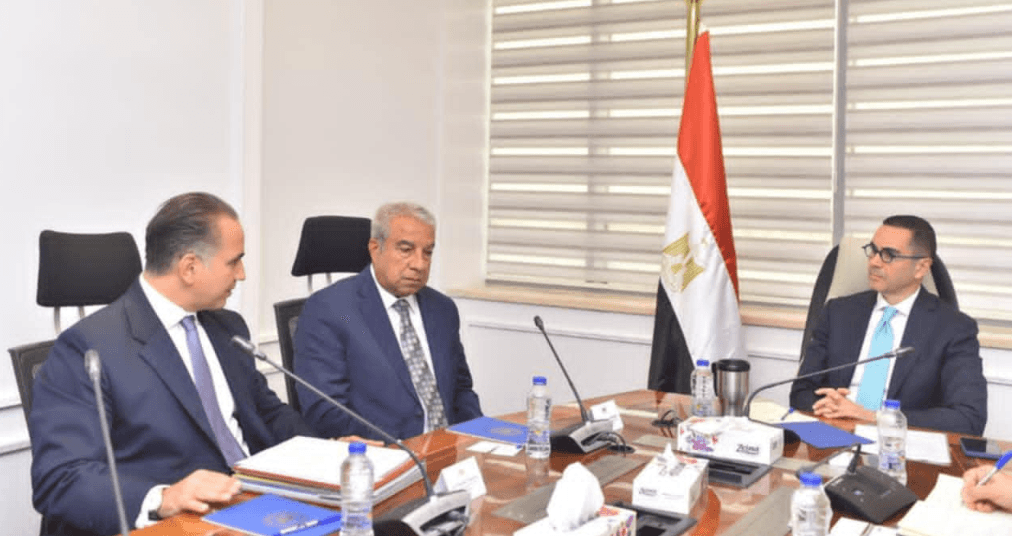 خلال لقائة بممثلي تحالف صناعي دولي