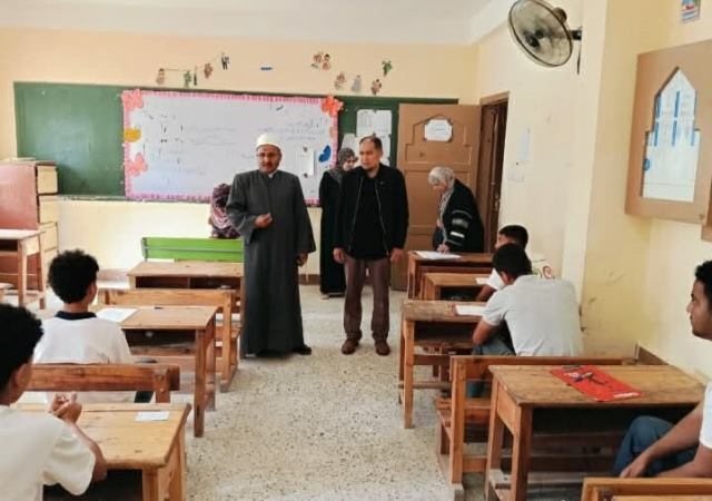 منطقة السويس الأزهرية تتابع امتحانات النقل بالمرحلة الثانوية