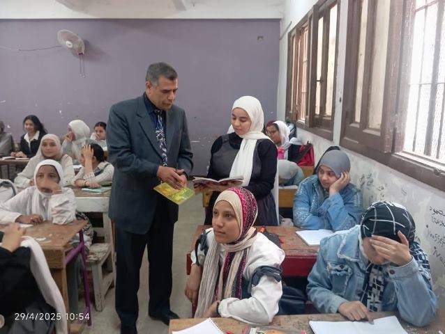 مدير تعليم الخانكة يتابع مدارس الخانكة ويشدد علي كشكول التقييمات