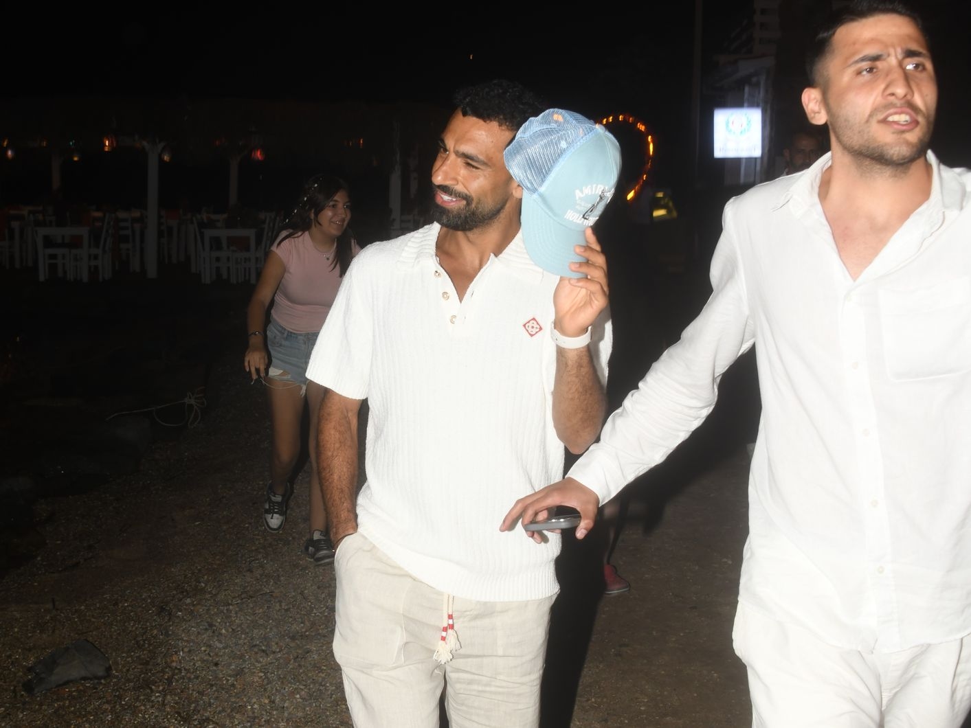 بالصور .. محمد صلاح يهرب من عدسات المصورين فى بودروم التركية