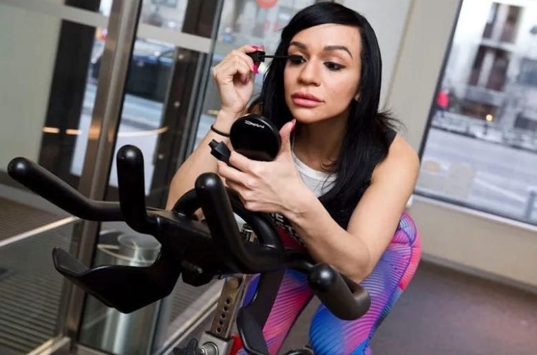 مستحضرات تجميل مضرة أثناء ممارسة الرياضة