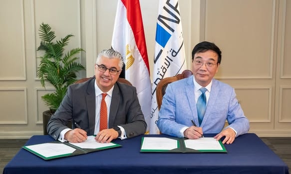 باستثمارات 20 مليون دولار..توقيع عقد مصنع حقائب سفر صينية بالقنطرة غرب