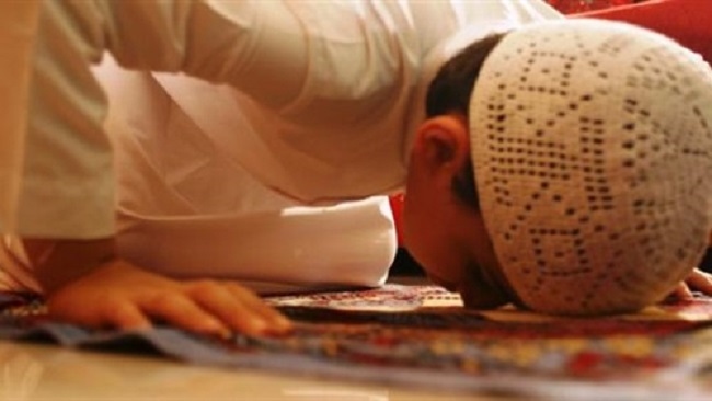 حكم ضرب الأبناء للمواظبة على الصلاة..أمين الفتوى يُجيب
