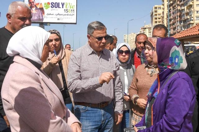 إزالة كافة الاشغالات الحاجبة للرؤية من جميع الشواطىء بالاسكندرية