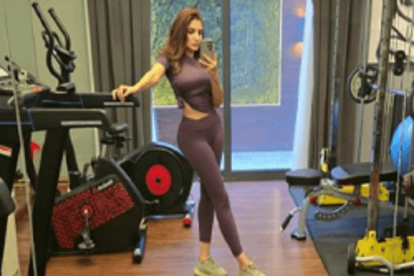 مى عمر تكشف حقيقه خضوعها لعمليه شفت ونحت