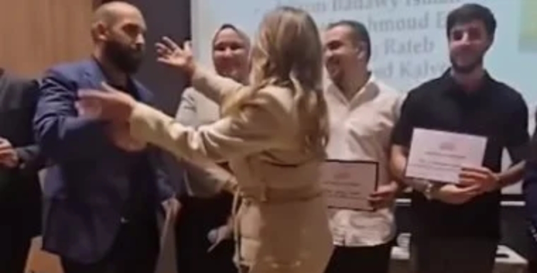 ليلى علوي تحتفل بتخرج ابنها خالد: أسعد أيام حياتى